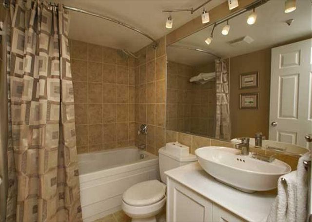 Whistler Aspens on Blackcomb Accommodation 304 Bathroom